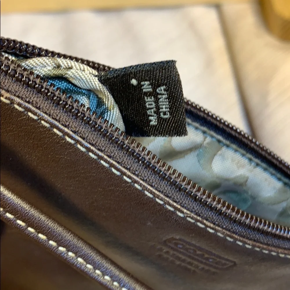 Coach never used☀️see